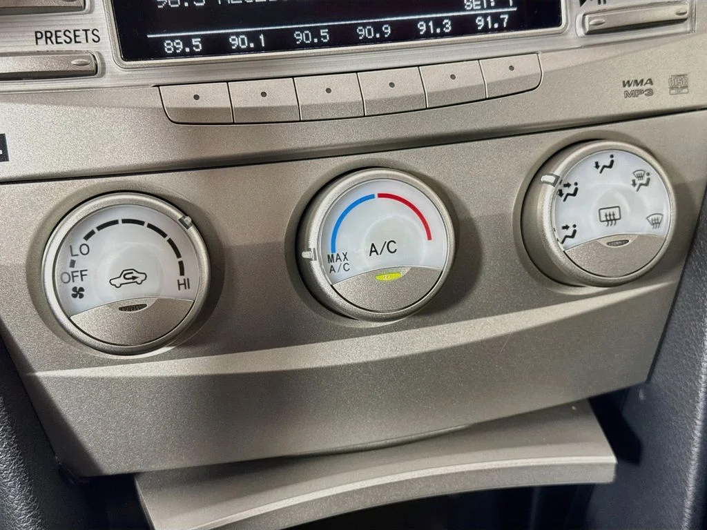 Used 2010 White Toyota LE image 16