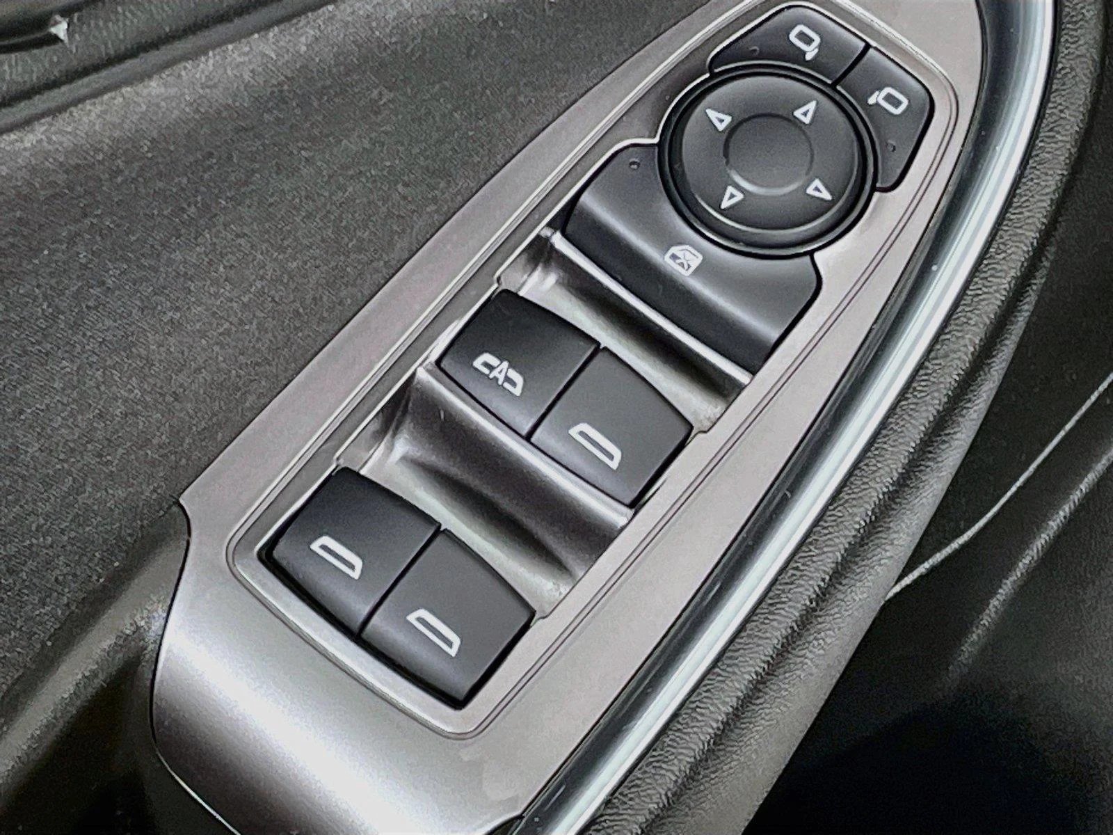 Used 2020 Silver Ice Metallic Chevrolet LT image 20