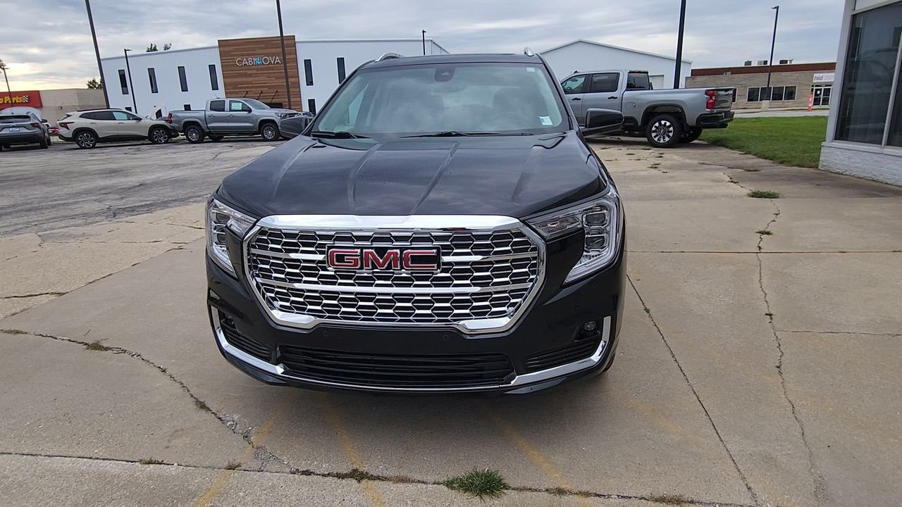 Used 2023 EBONY TWILIGHT METALLIC GMC Denali image 3