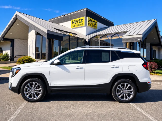 Used 2024 White GMC SLT image 1