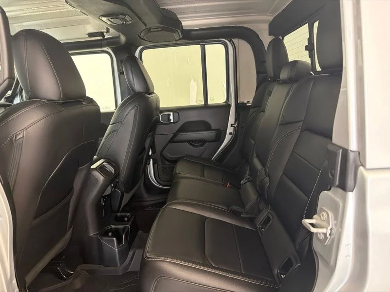 Used 2022 Silver Jeep Overland image 10