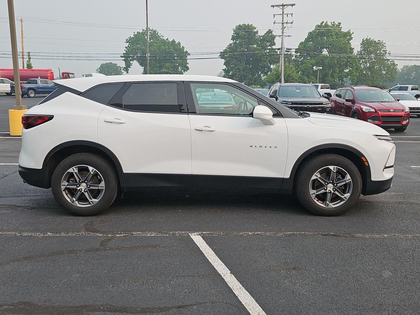 Used 2023 Summit White Chevrolet 2LT image 4