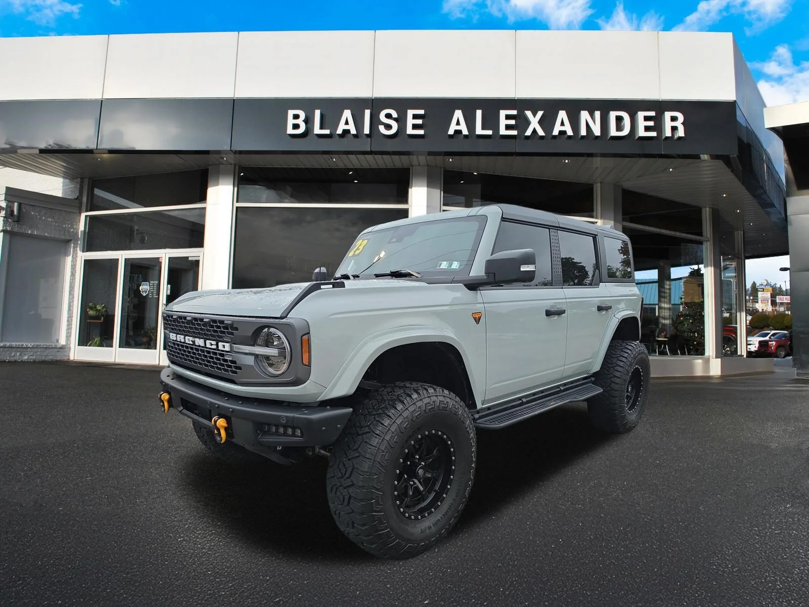 Used 2023 Cactus Gray Ford Badlands image 8