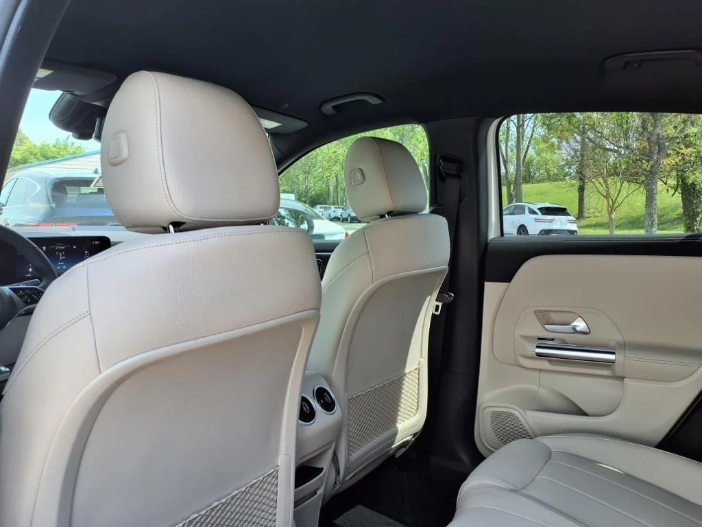Certified Used 2025 Polar White Mercedes-Benz GLA 250 image 20
