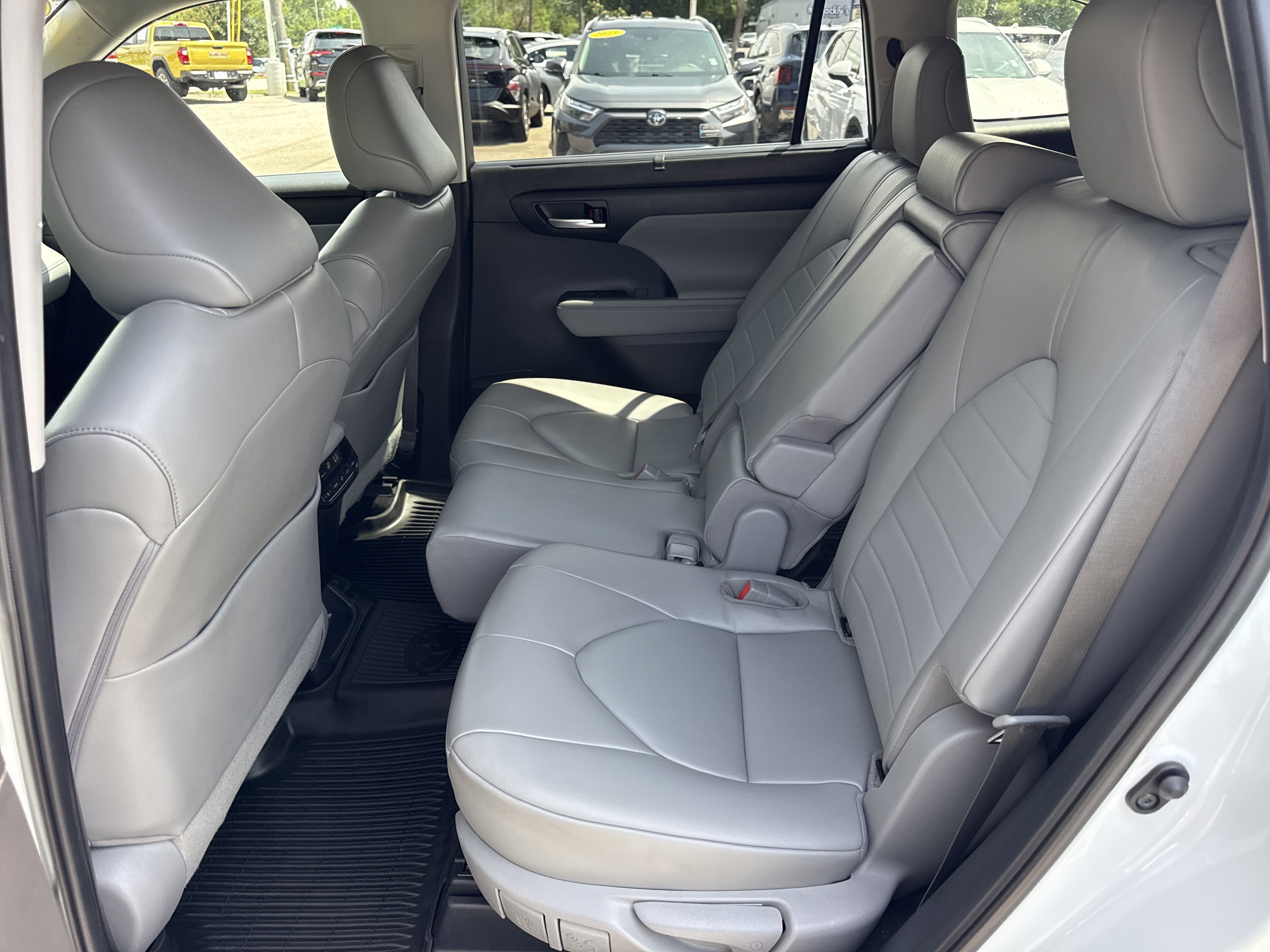 2023 Toyota Highlander XLE - Photo 13