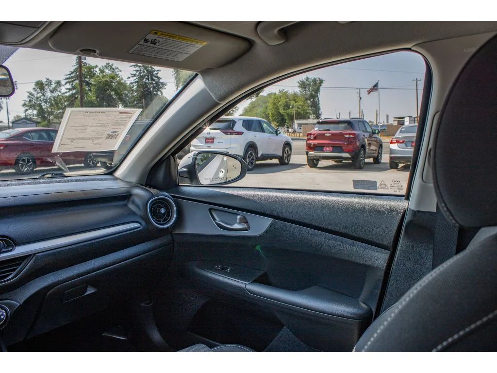 Used 2024 Snow White Pearl Kia LXS image 19