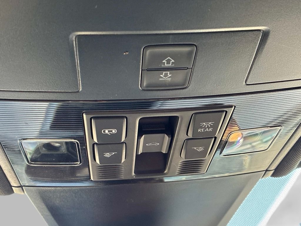 Used 2024  Volkswagen 2.0T SEL R-Line image 38