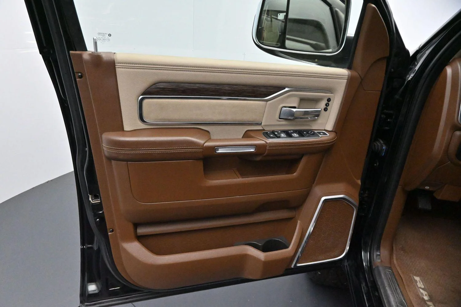 Used 2019 Black Forest Green Pearlcoat Ram Laramie image 9