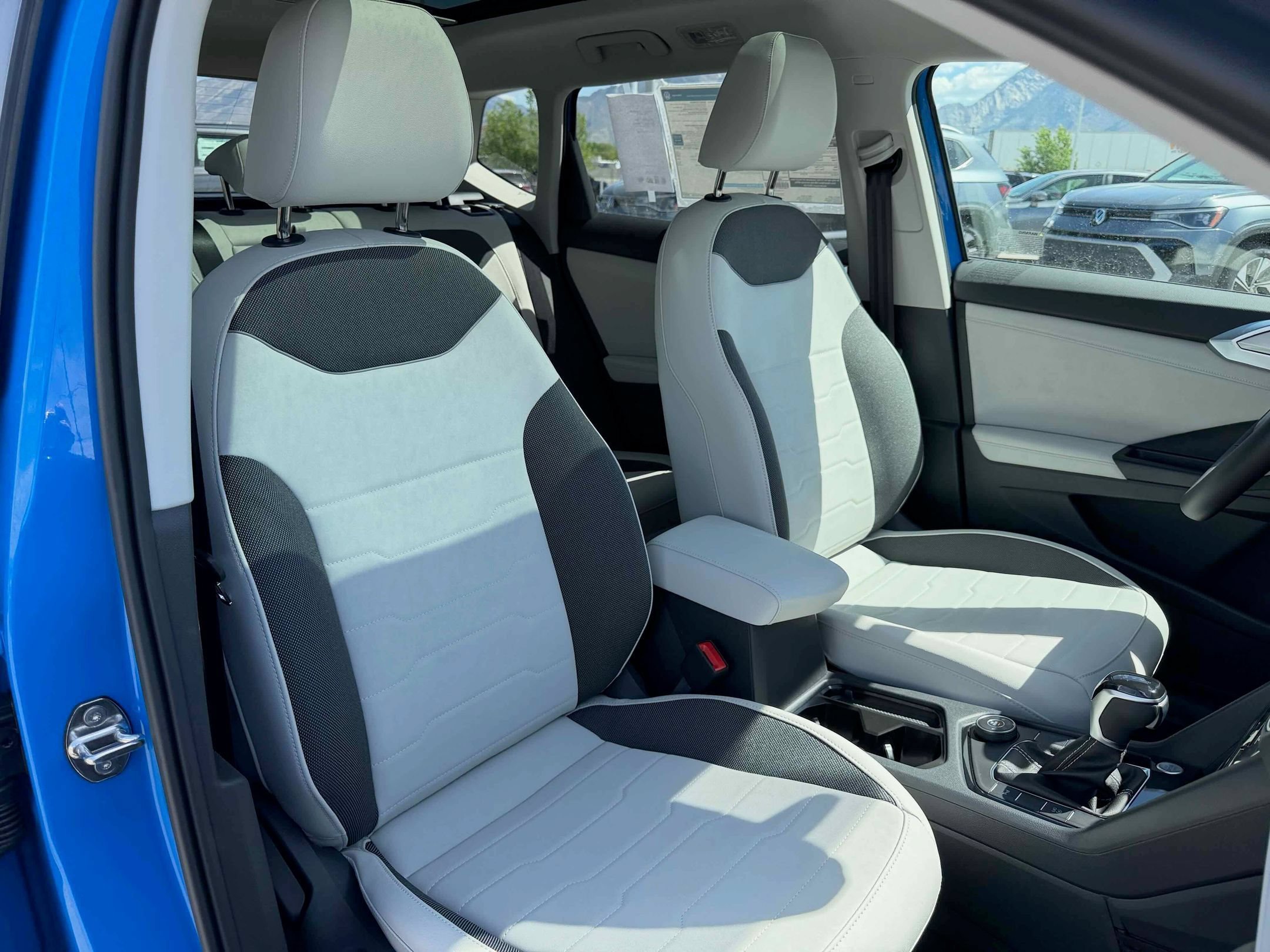 New 2026 Blue Volkswagen SE image 31