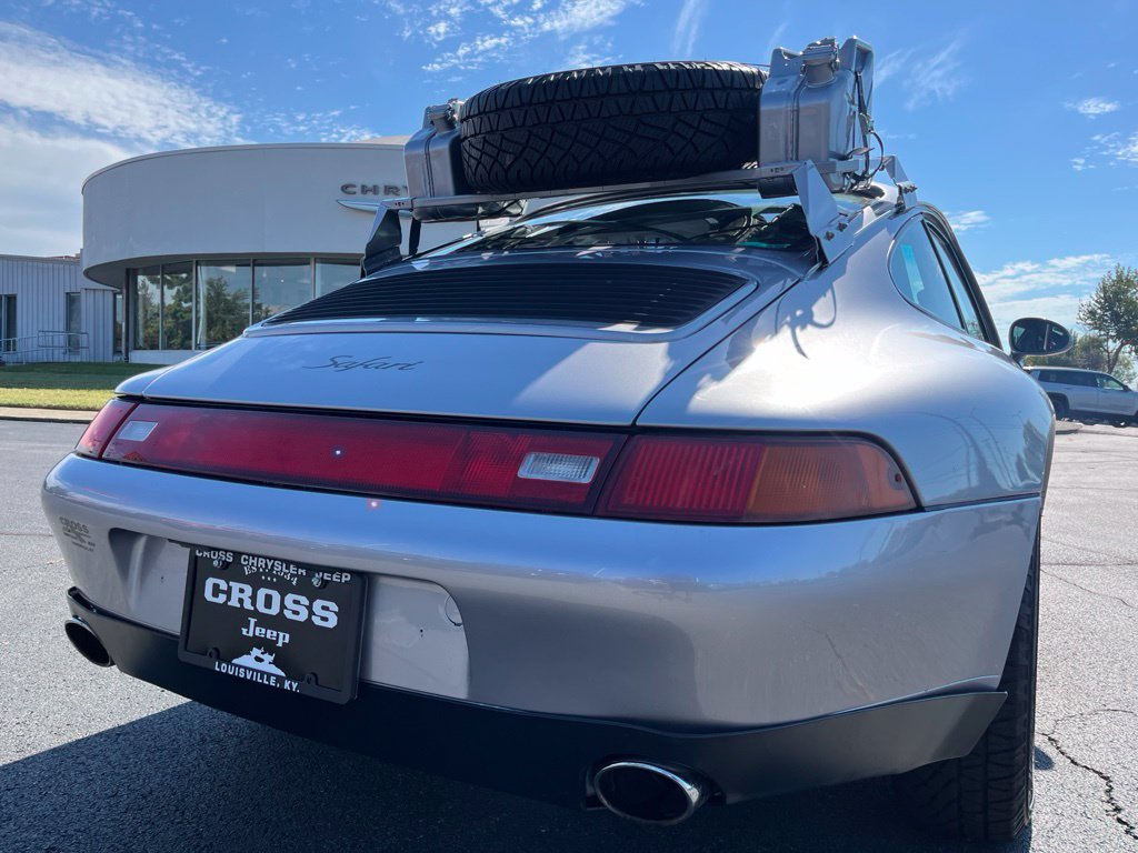 Used 1995  Porsche Carrera 4 image 36