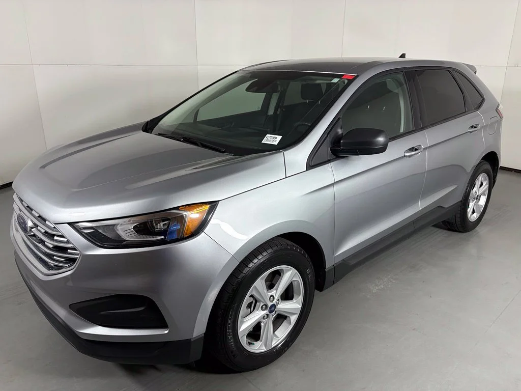Used 2022 Silver Ford SE image 4