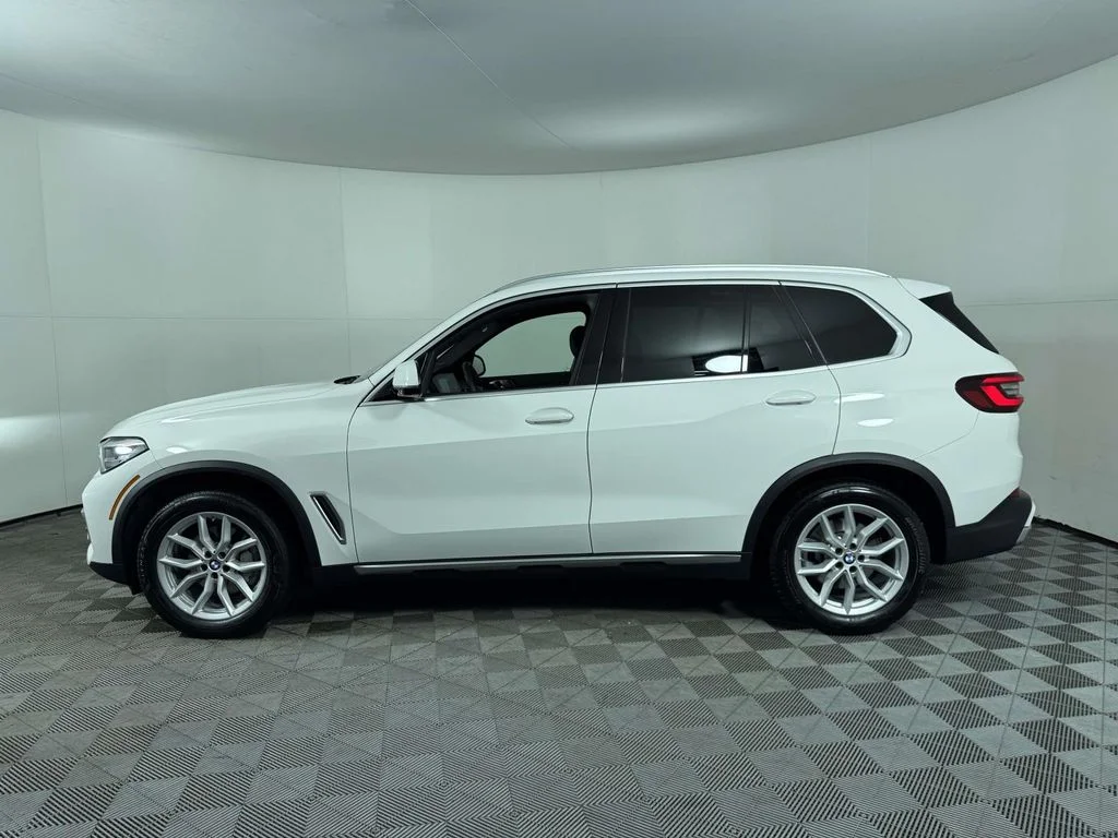 Certified Used 2023 White BMW xDrive40i image 11