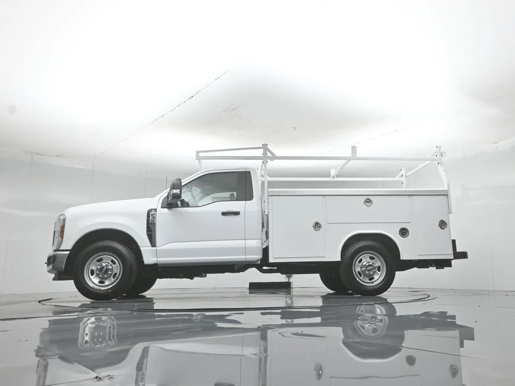 New 2026 Oxford White Ford XL image 7