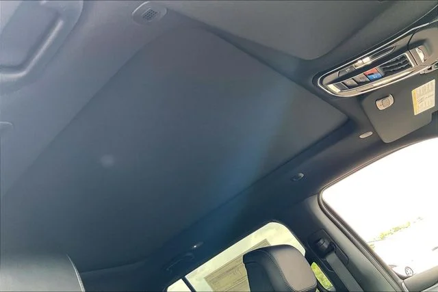 New 2026 Bright White Clear-Coat Exterior Paint Jeep Limited Altitude image 30