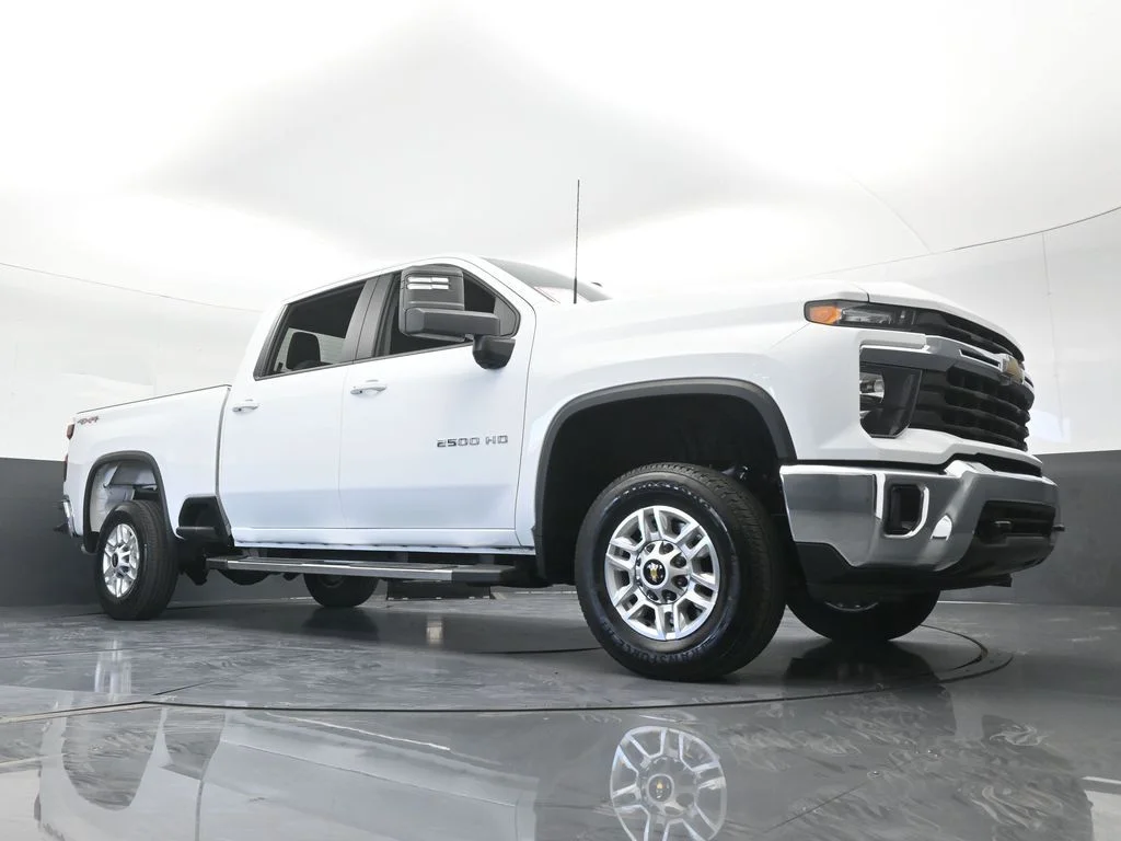 Used 2025 Summit White Chevrolet LT image 67