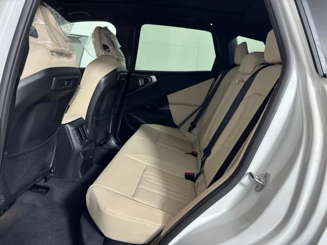 New 2026 Alpine White BMW 30 xDrive image 14