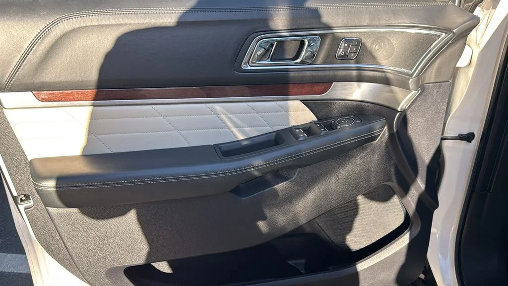 Used 2019 White Ford Platinum image 18