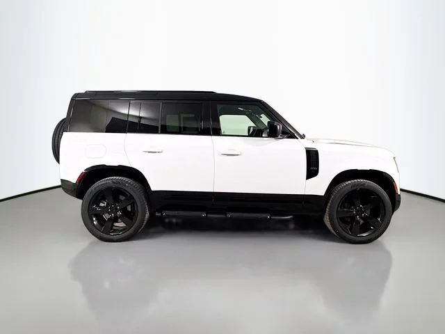 New 2026 Fuji White Land Rover X-Dynamic SE image 4