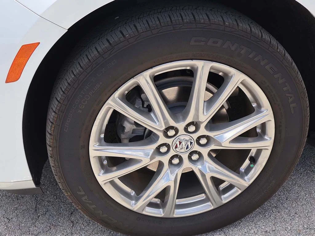 Used 2023 White Buick Premium Group image 28