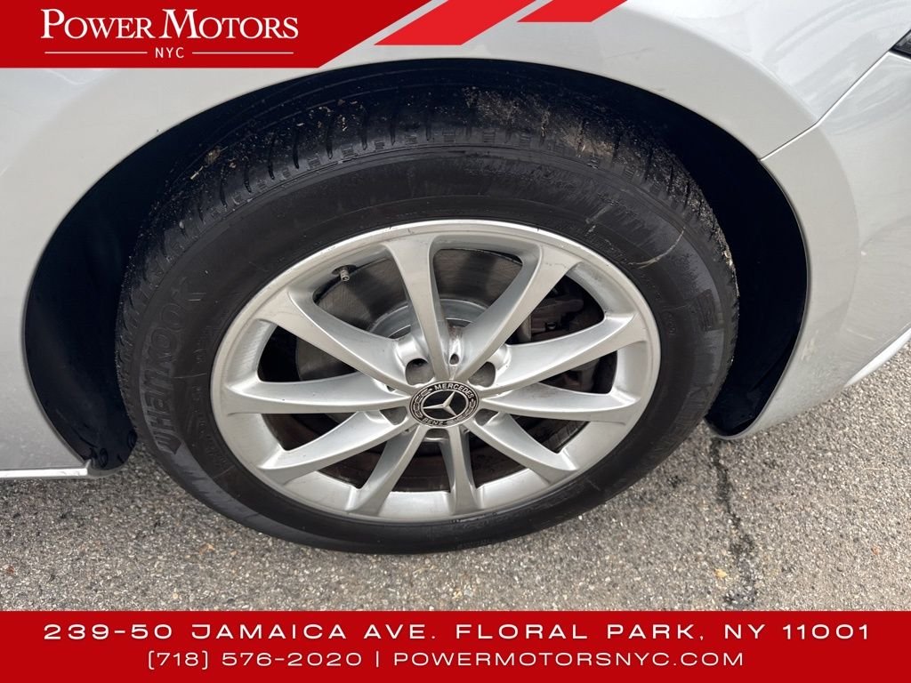 2021 Mercedes Benz A 220 4MATIC photo 4