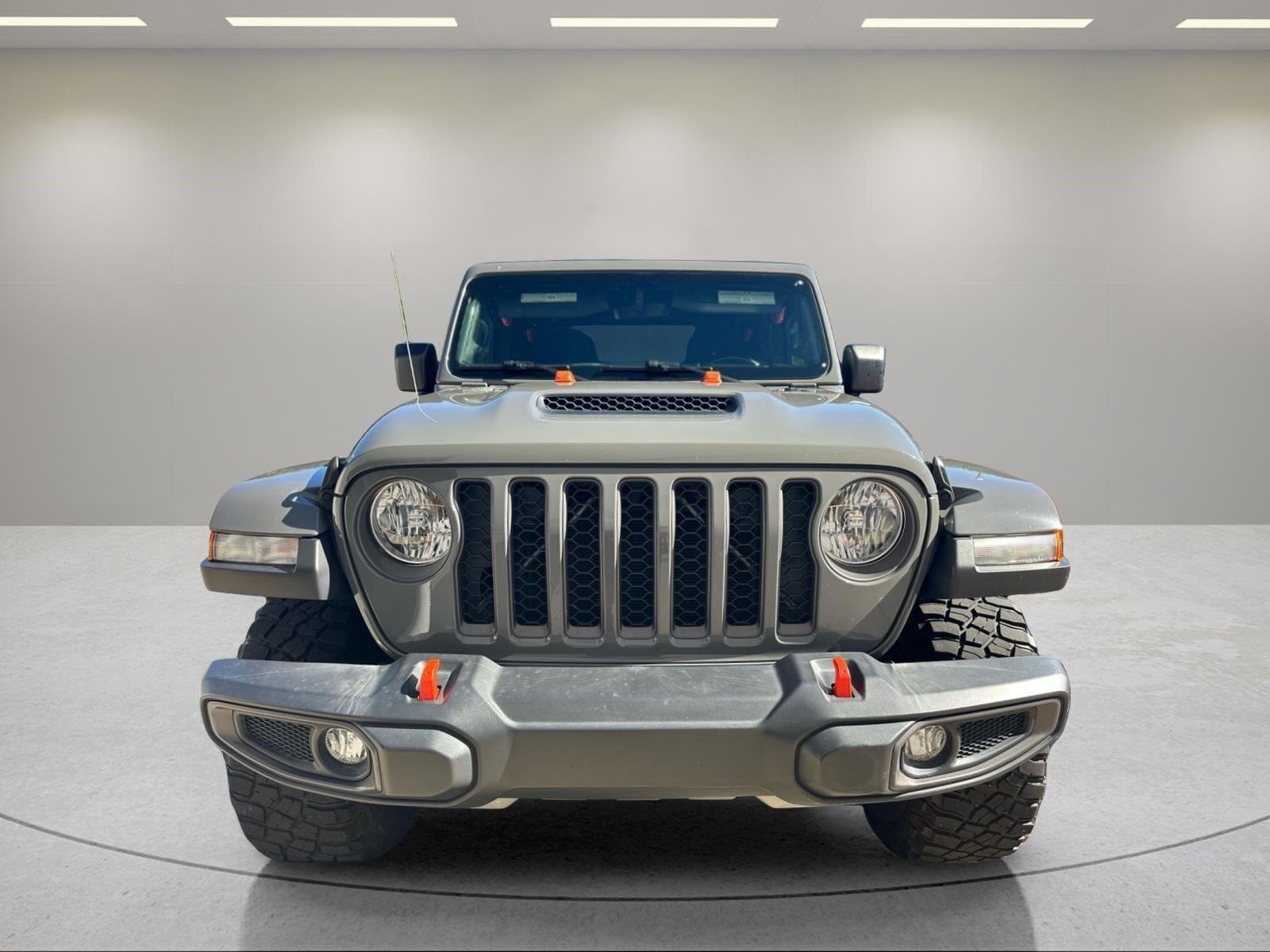 Used 2022 Sting-Gray Clearcoat Jeep Mojave image 4