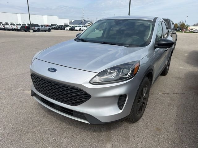 Used 2020 Silver Ford SE image 3