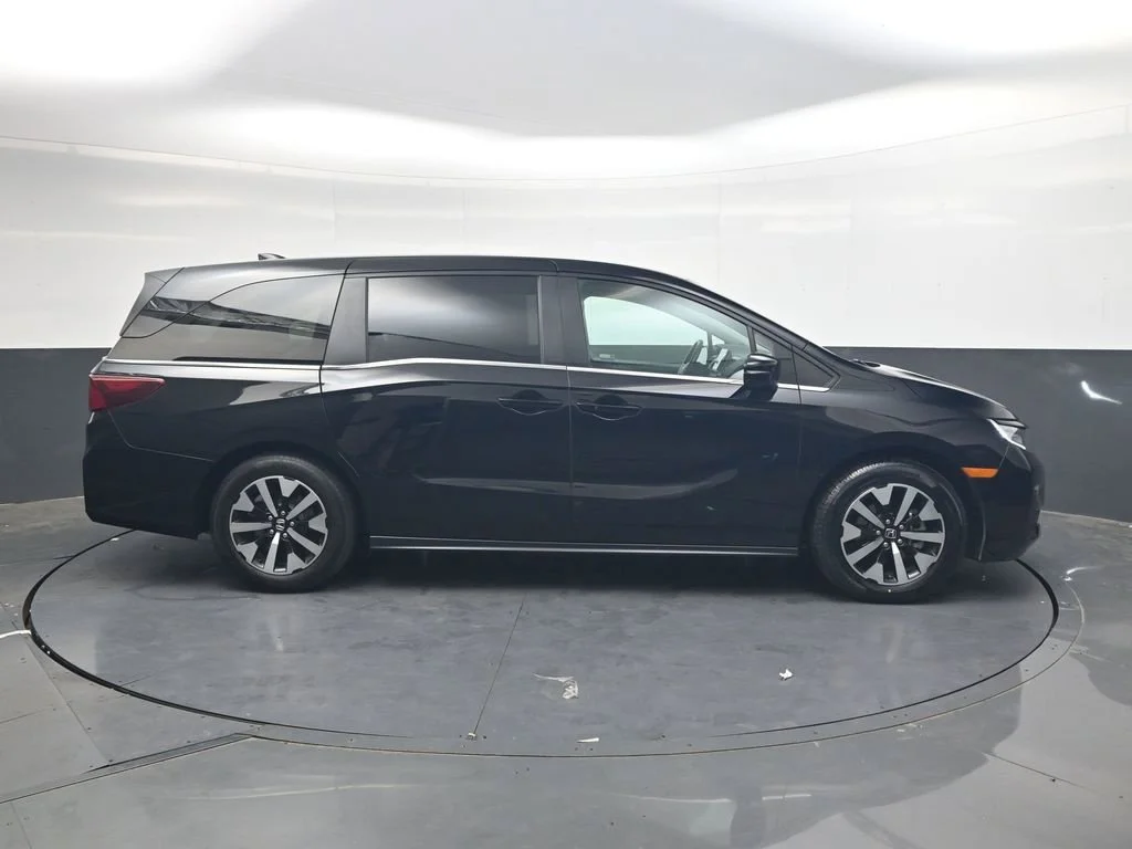 Used 2025  Honda EX-L image 3