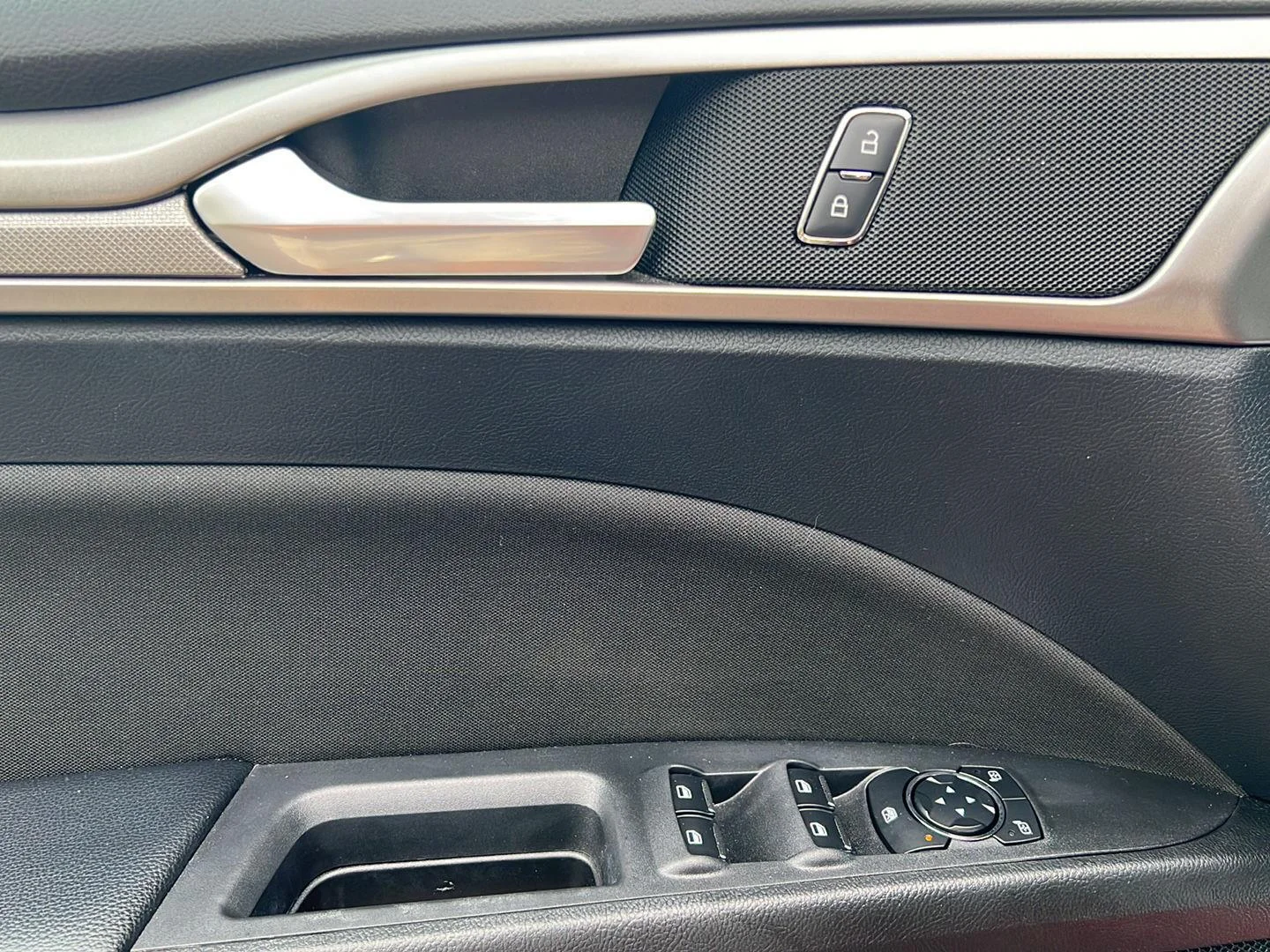 Used 2019 Ruby Red Metallic Tinted Clearcoat Ford SE image 5