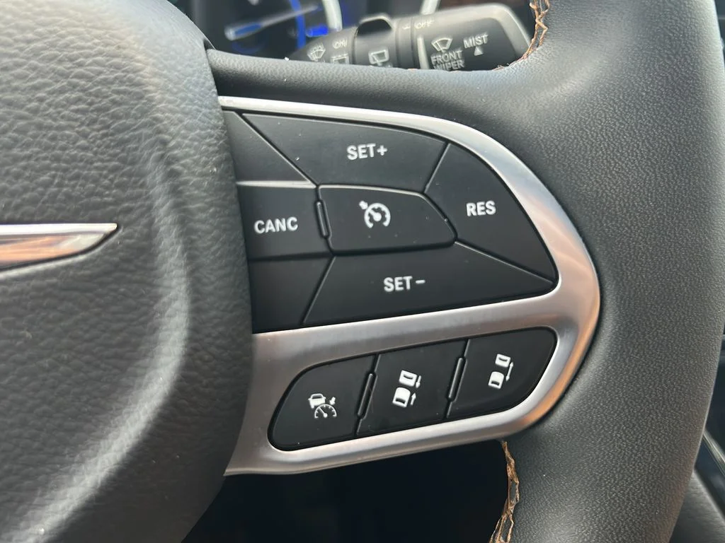 Used 2023 White Chrysler Pinnacle image 21