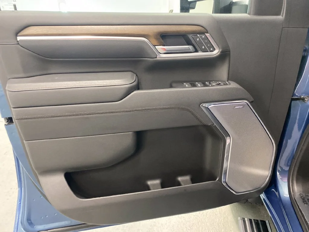 Used 2025 Blue Chevrolet High Country image 12