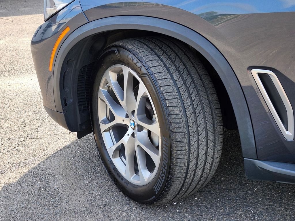 Used 2021 Gray BMW xDrive40i image 33