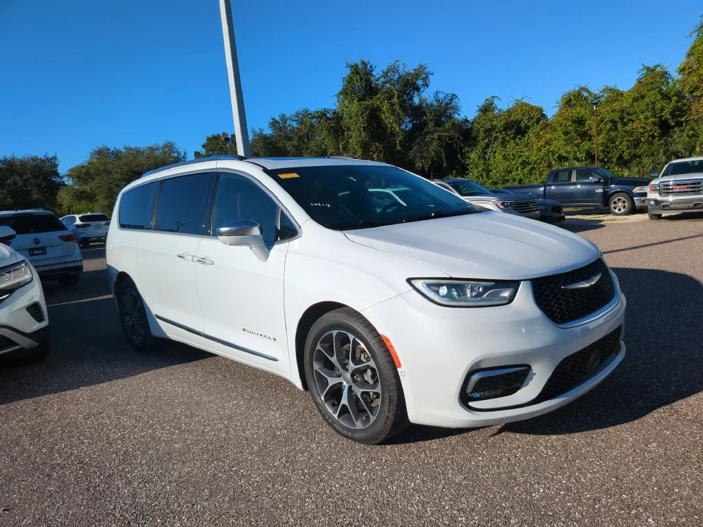 Used 2024 White Chrysler Pinnacle image 2