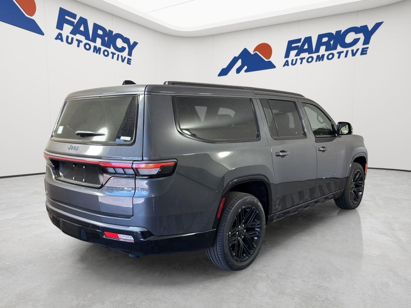 New 2026 Baltic-Gray Metallic Clear-Coat Exterior Paint Jeep Limited Reserve image 4
