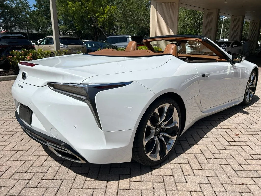 Used 2021 White Lexus 500 image 3