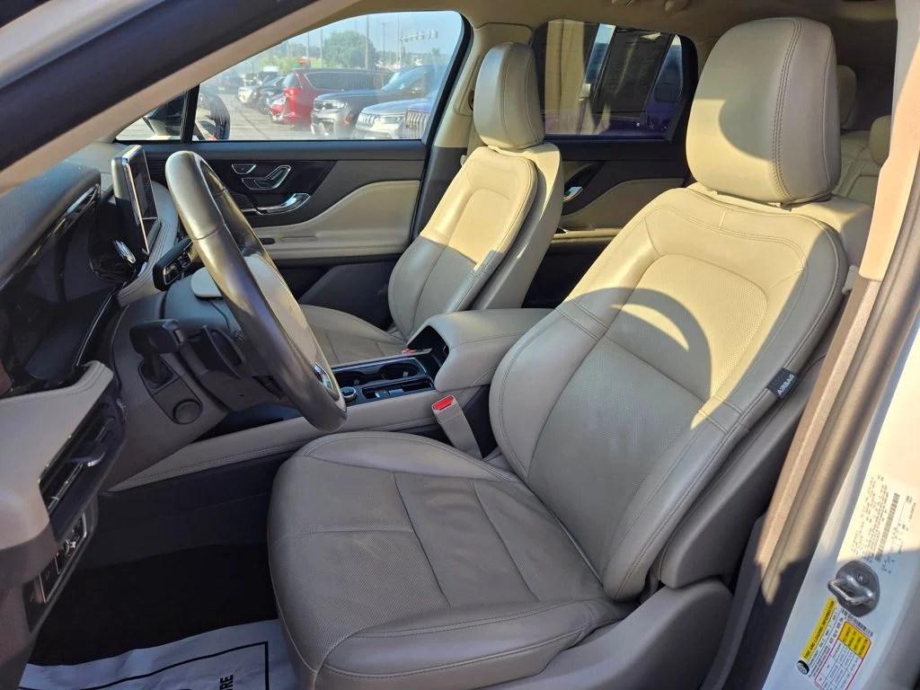 Used 2022 White Lincoln Reserve image 17