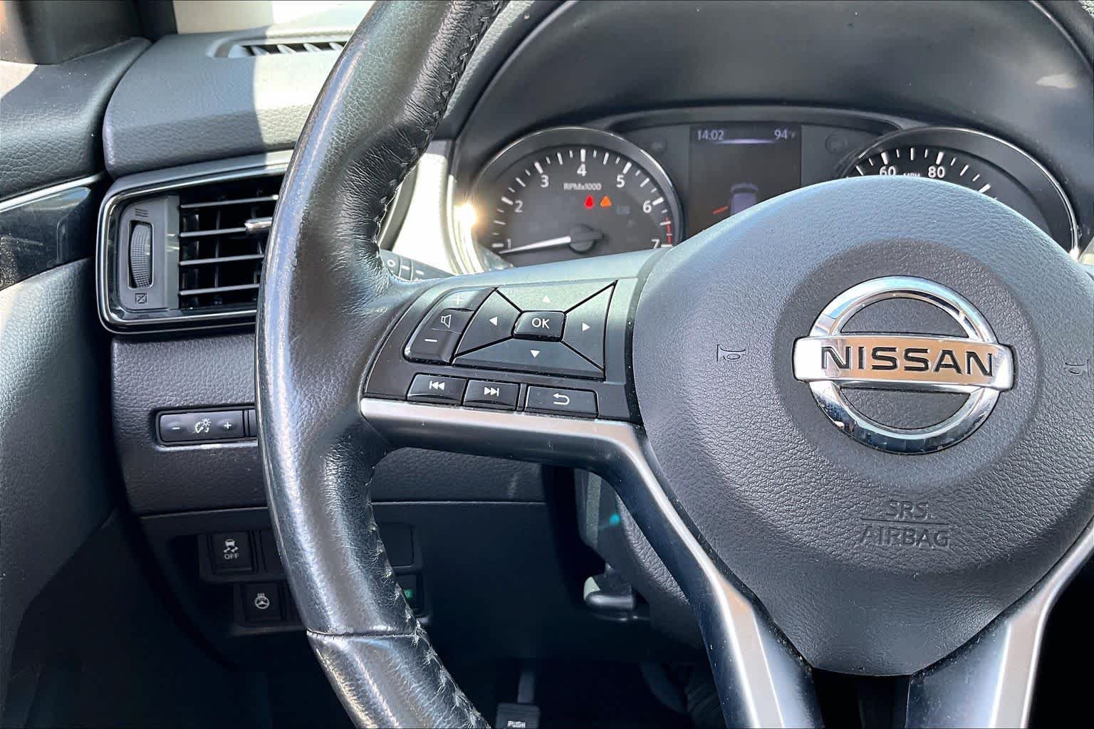 Used 2017 Pearl White Nissan SL image 19
