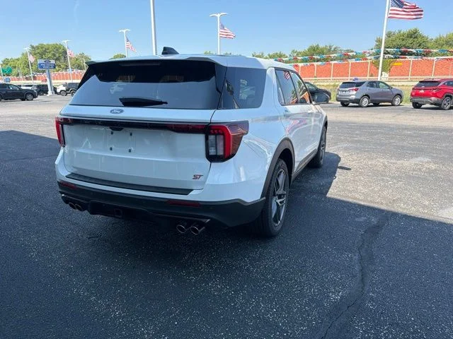 New 2027 Star White Metallic Tri-Coat Ford ST image 3