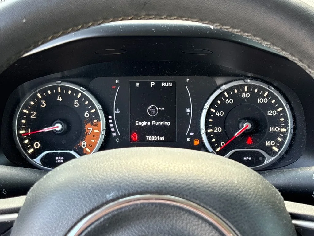 Certified Used 2018 Silver Jeep Latitude image 21