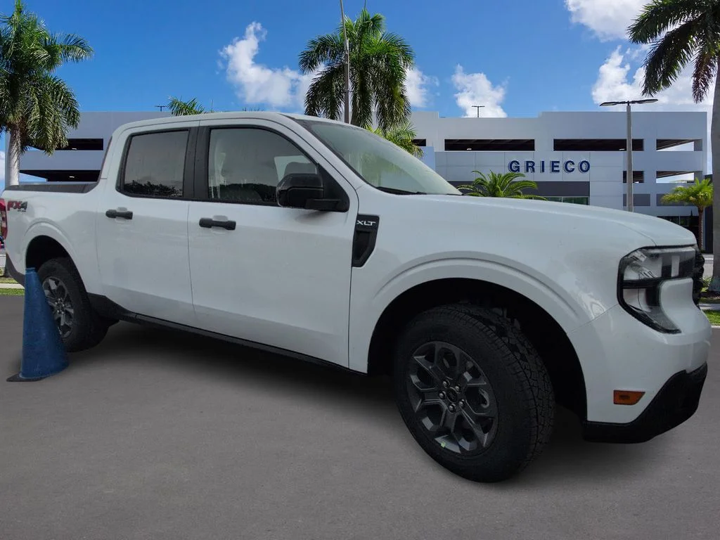 New 2025 Oxford White Ford XLT image 1