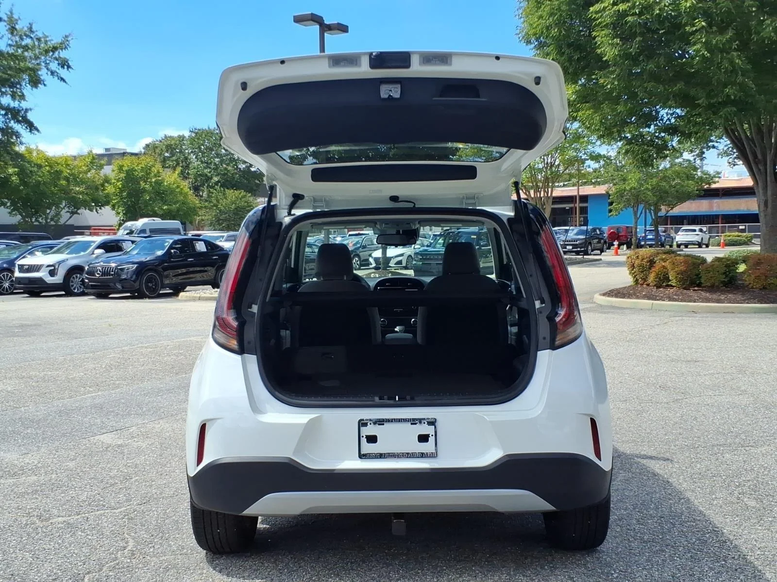 Used 2025 Snow White Pearl Kia EX image 30