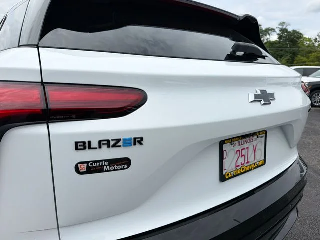 Used 2024 White Chevrolet RS image 29