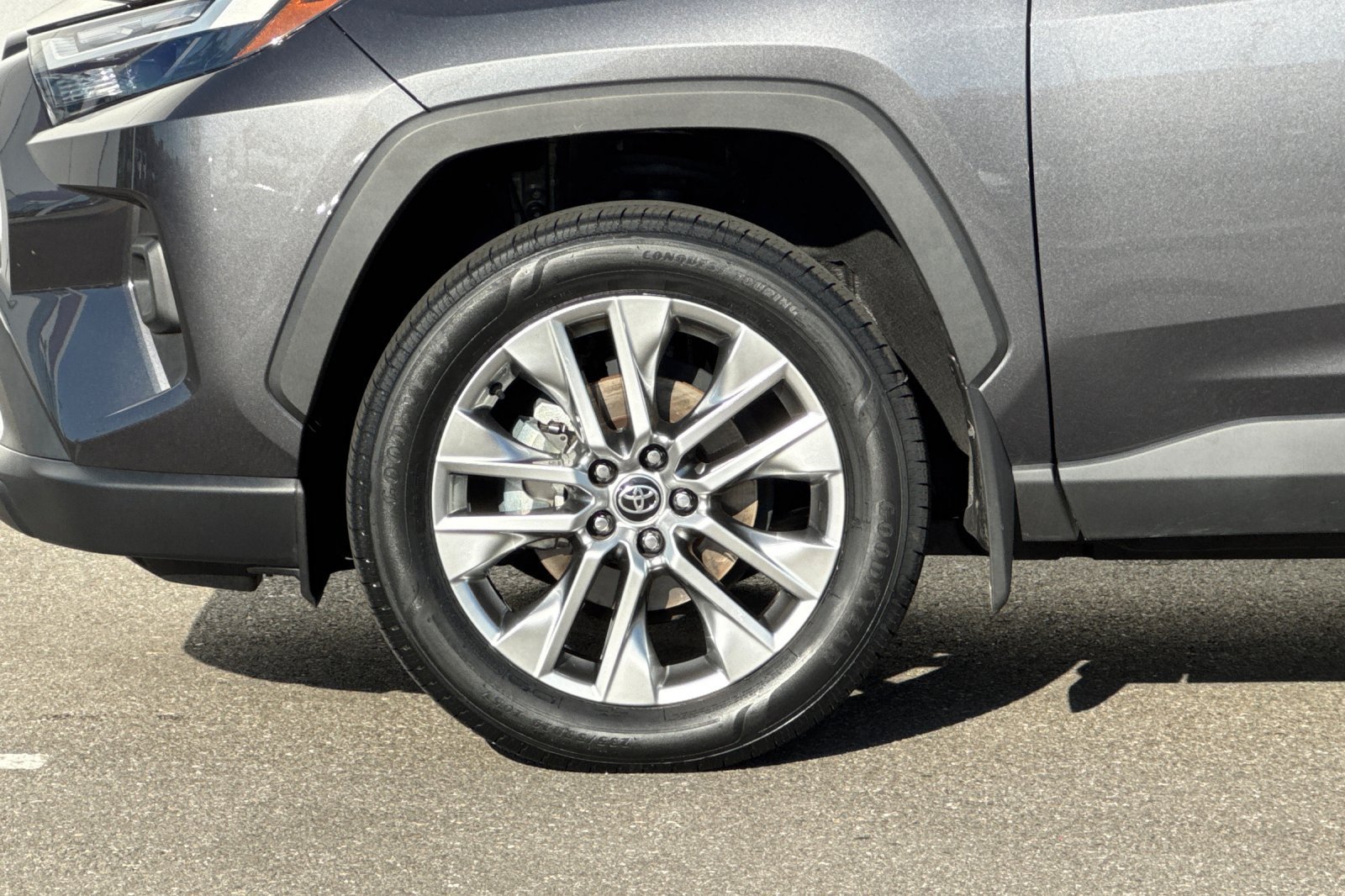 Used 2025 Gray Toyota XLE Premium image 32