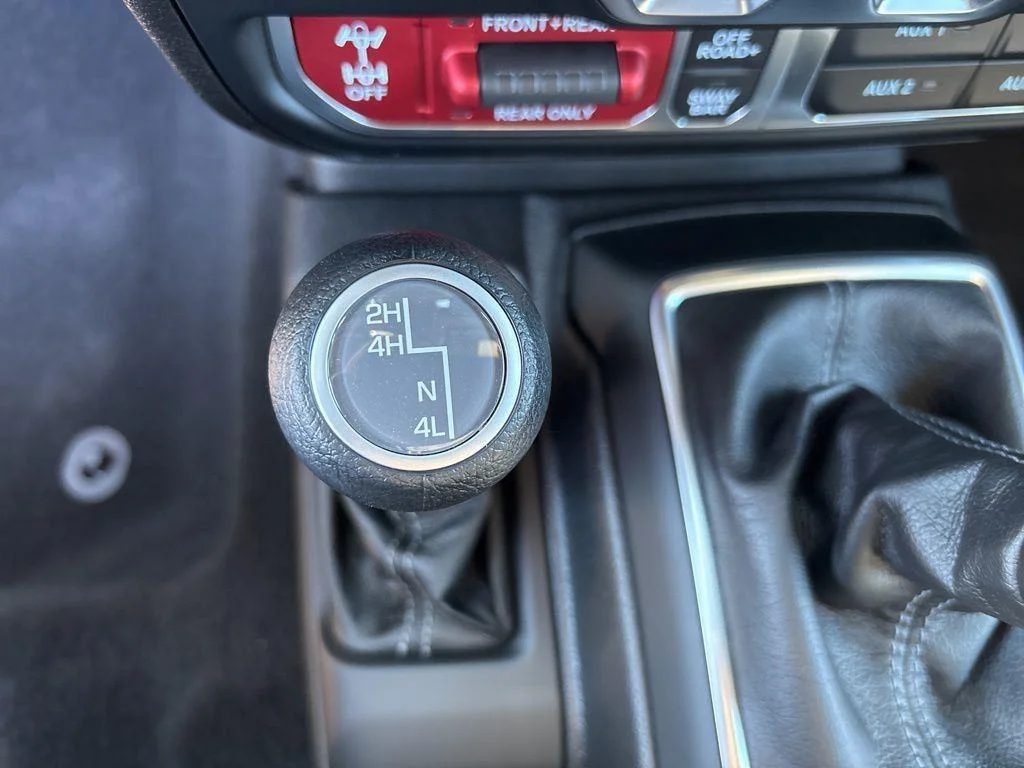 Used 2025  Jeep Rubicon image 28