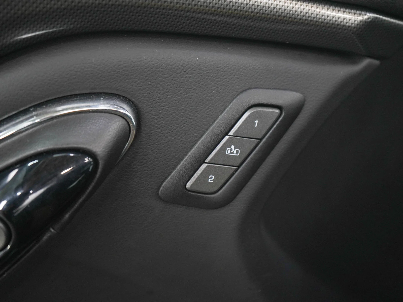 Used 2012 Black Cadillac 2dr Cpe image 15