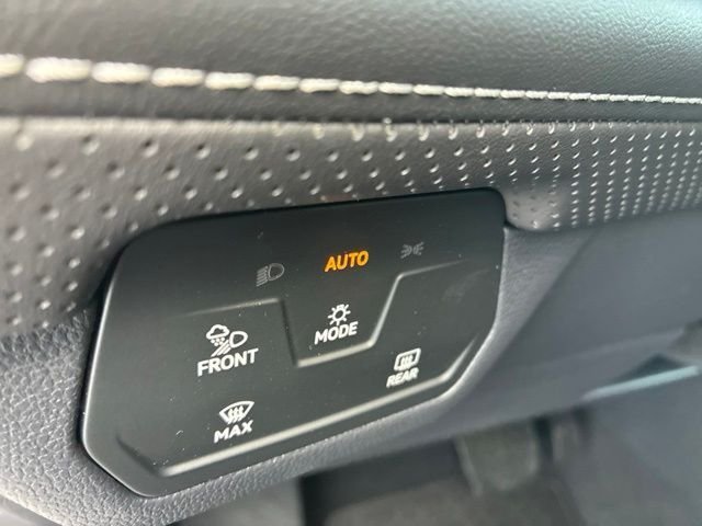 New 2026 Deep Black Volkswagen 2.0T SE w/Technology image 11