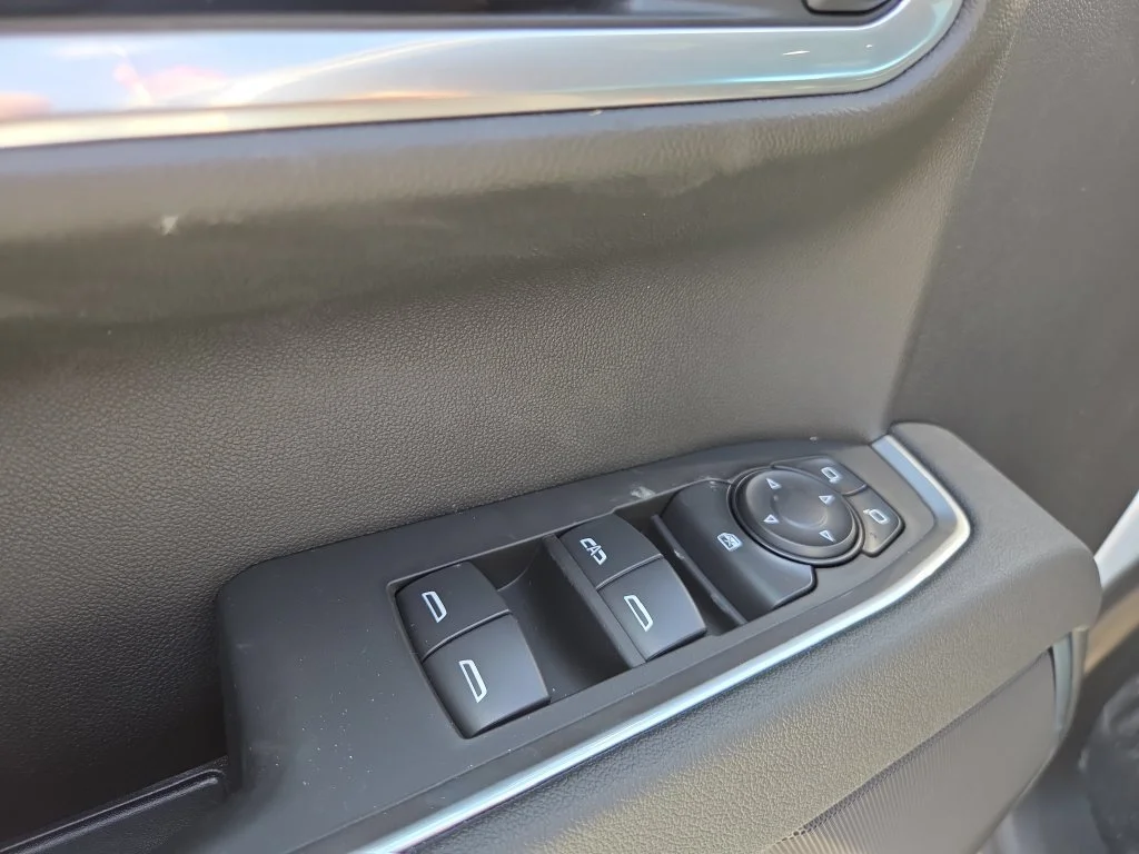 New 2026 Summit White Chevrolet LT (2FL) image 25