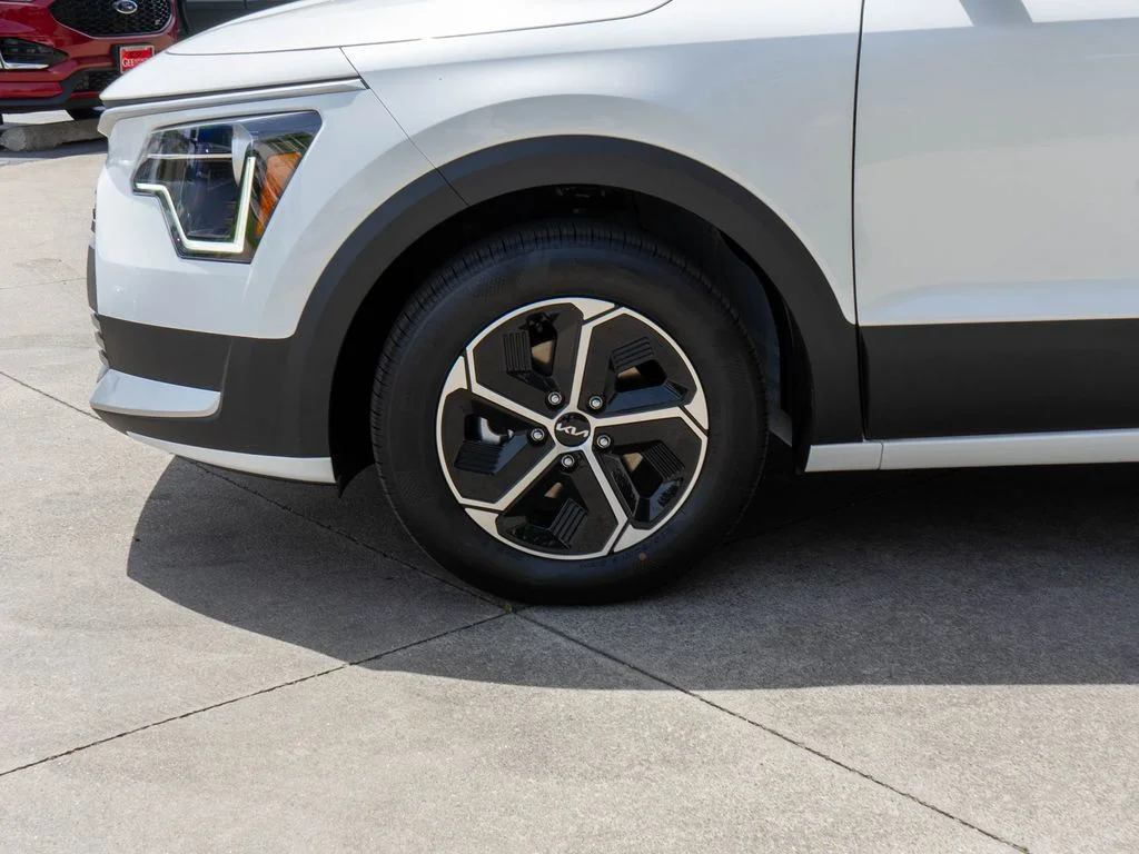 New 2026 Snow White Pearl Kia EX image 27
