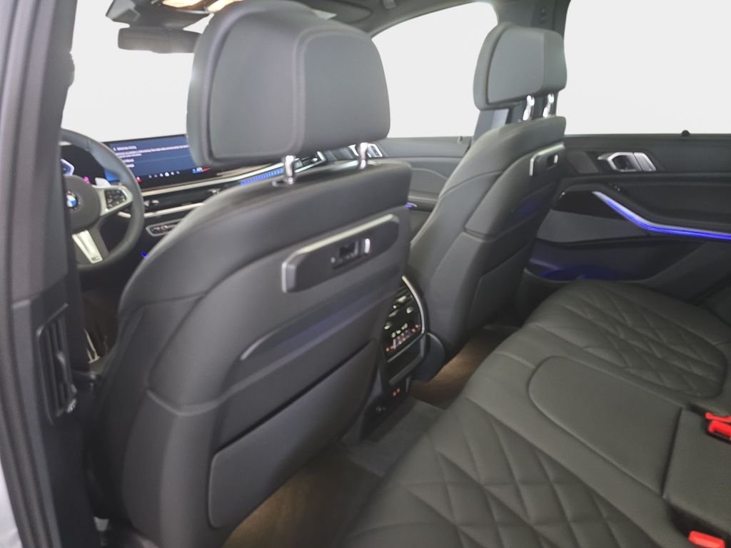 New 2026 Mineral White Metallic BMW sDrive40i image 7