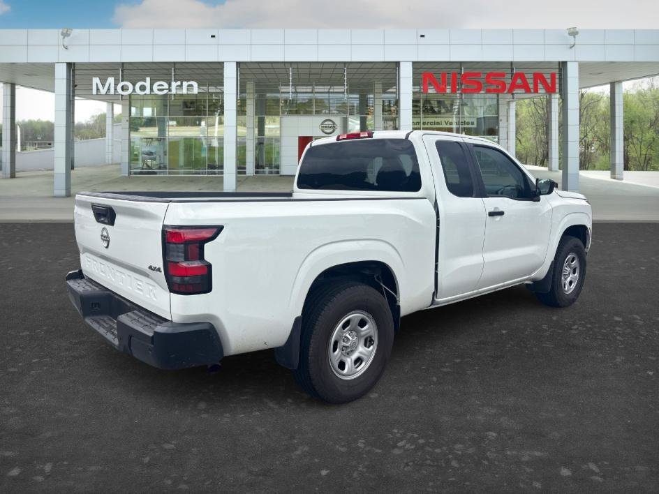 Certified Used 2025 Glacier White Nissan S image 8