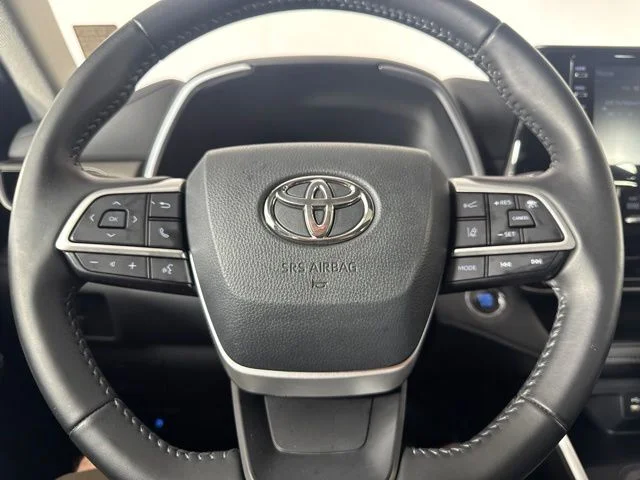 Used 2022 Pearl Toyota XLE image 19